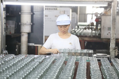 都勻:雙節(jié)假期不停歇 企業(yè)趕工忙生產(chǎn)