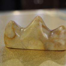  義烏市煜程有機(jī)玻璃制品加工廠 主營 亞克力筆架 亞克力展