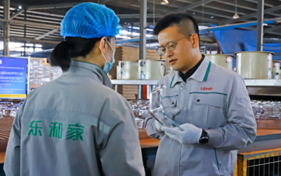 濟(jì)寧市科學(xué)技術(shù)局 2020年度全市科技創(chuàng)新先進(jìn)單位及個(gè)人事跡專題 徐正本:提升我國(guó)柔性玻璃國(guó)際話語(yǔ)權(quán)